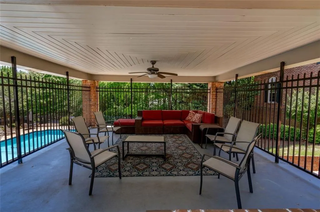 277 The South Chace Unit 277, Atlanta, Georgia 30328, 3 Bedrooms Bedrooms, ,2 BathroomsBathrooms,Residential,Sold,277 The South Chace Unit 277,6886165