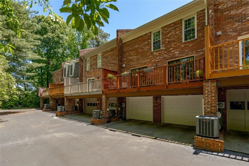 277 The South Chace Unit 277, Atlanta, Georgia 30328, 3 Bedrooms Bedrooms, ,2 BathroomsBathrooms,Residential,Sold,277 The South Chace Unit 277,6886165