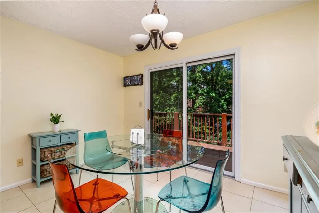 277 The South Chace Unit 277, Atlanta, Georgia 30328, 3 Bedrooms Bedrooms, ,2 BathroomsBathrooms,Residential,Sold,277 The South Chace Unit 277,6886165