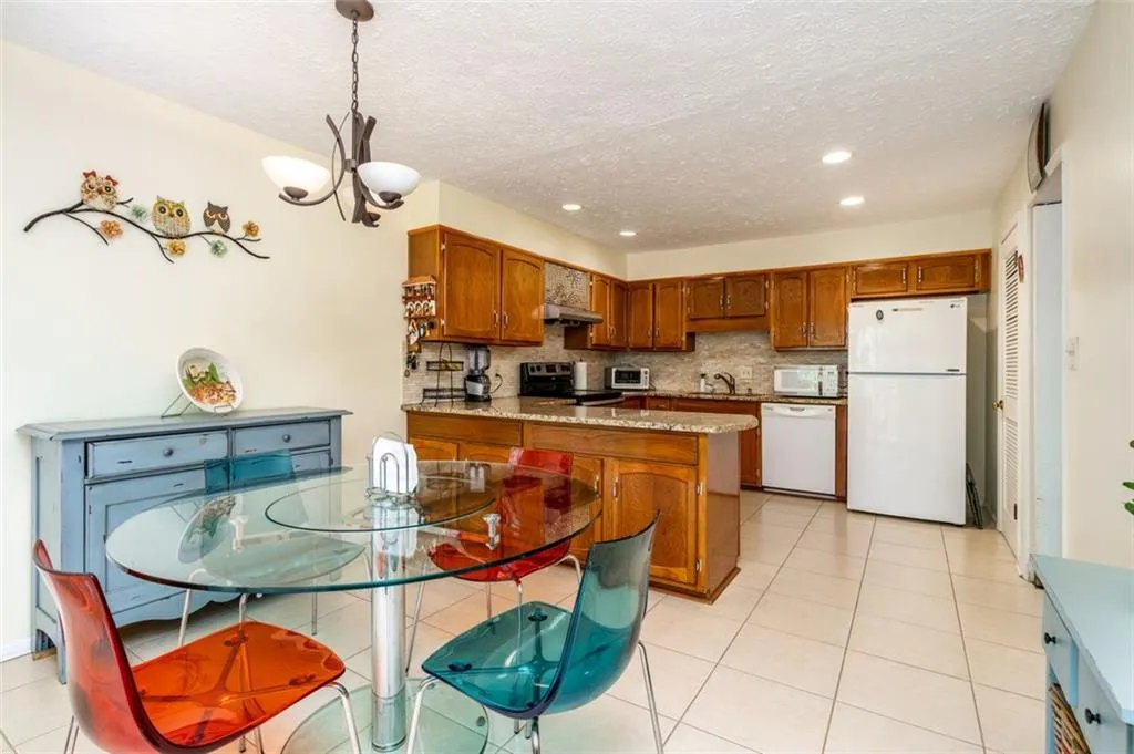 277 The South Chace Unit 277, Atlanta, Georgia 30328, 3 Bedrooms Bedrooms, ,2 BathroomsBathrooms,Residential,Sold,277 The South Chace Unit 277,6886165