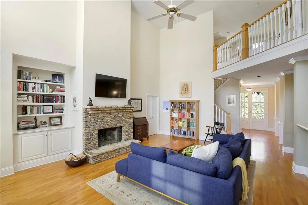 3503 Greenwood Close, Sandy Springs, Georgia 30319, 5 Bedrooms Bedrooms, ,5 BathroomsBathrooms,Residential,Sold,3503 Greenwood Close,7196327
