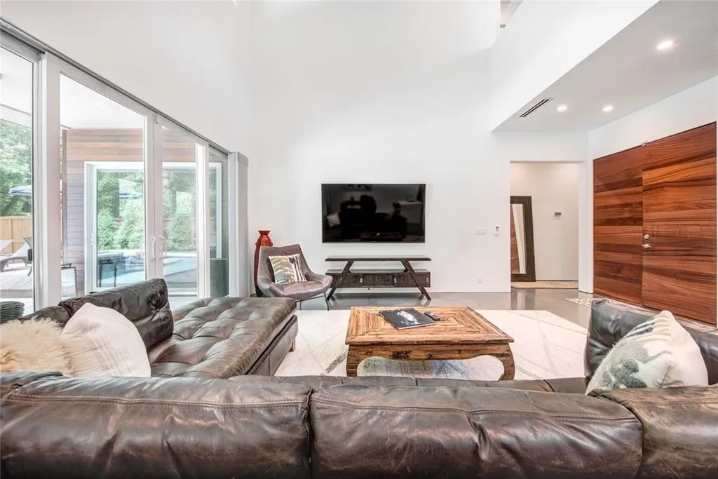 575 Windsor Parkway, Atlanta, Georgia 30342, 4 Bedrooms Bedrooms, ,4 BathroomsBathrooms,Residential,Sold,575 Windsor Parkway,6745104