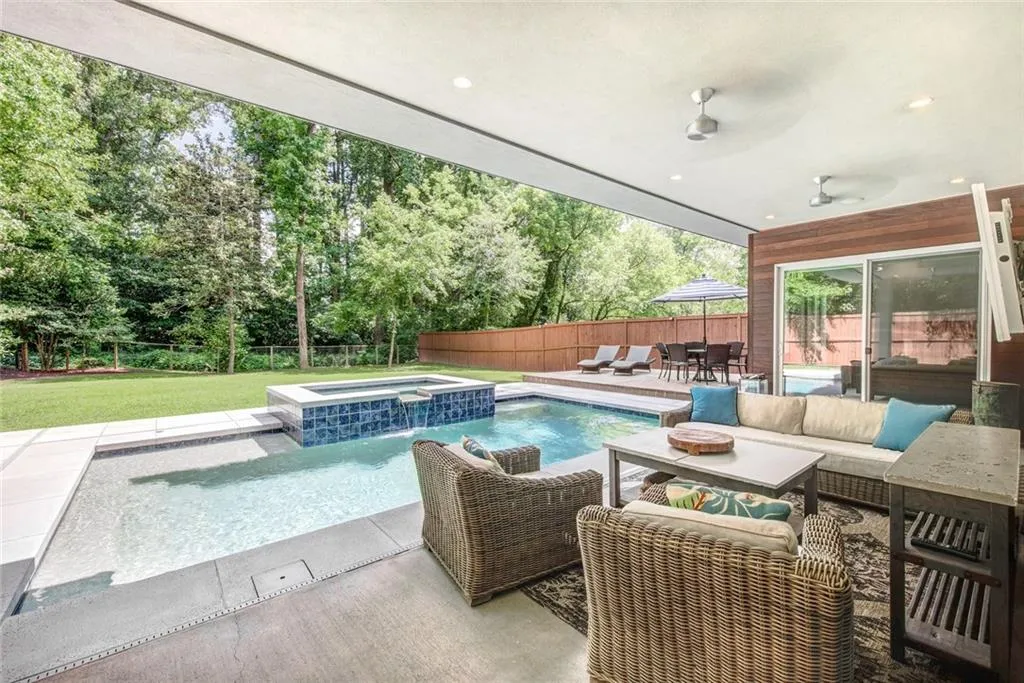 575 Windsor Parkway, Atlanta, Georgia 30342, 4 Bedrooms Bedrooms, ,4 BathroomsBathrooms,Residential,Sold,575 Windsor Parkway,6745104