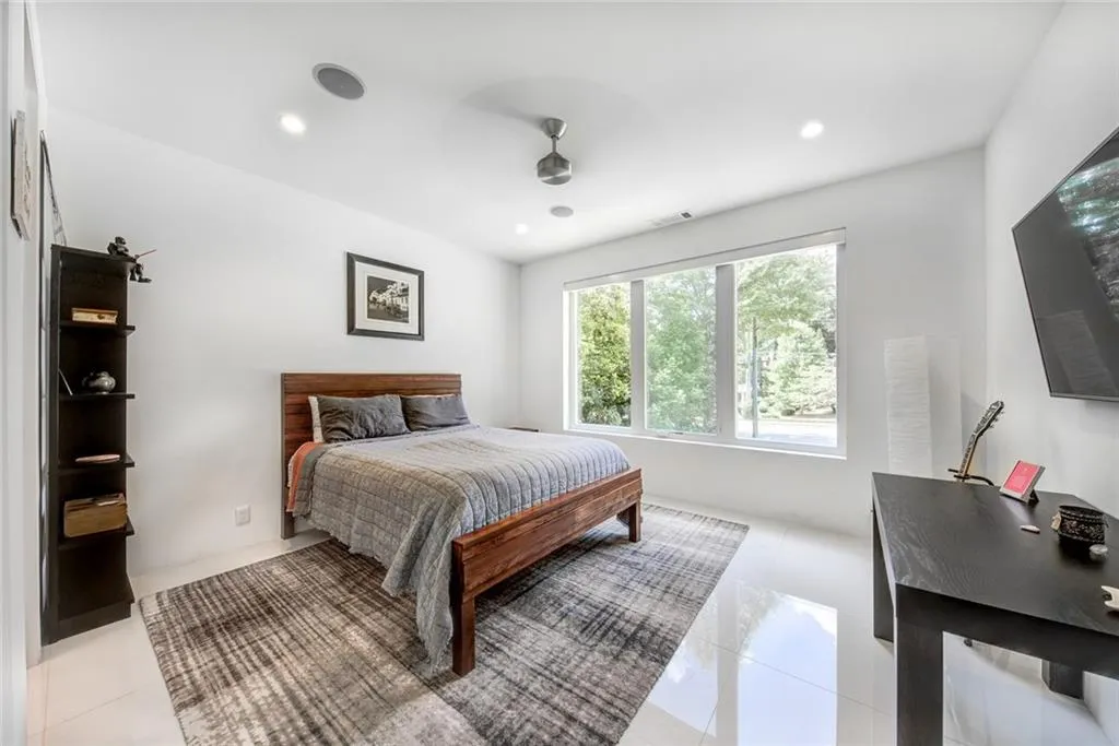 575 Windsor Parkway, Atlanta, Georgia 30342, 4 Bedrooms Bedrooms, ,4 BathroomsBathrooms,Residential,Sold,575 Windsor Parkway,6745104