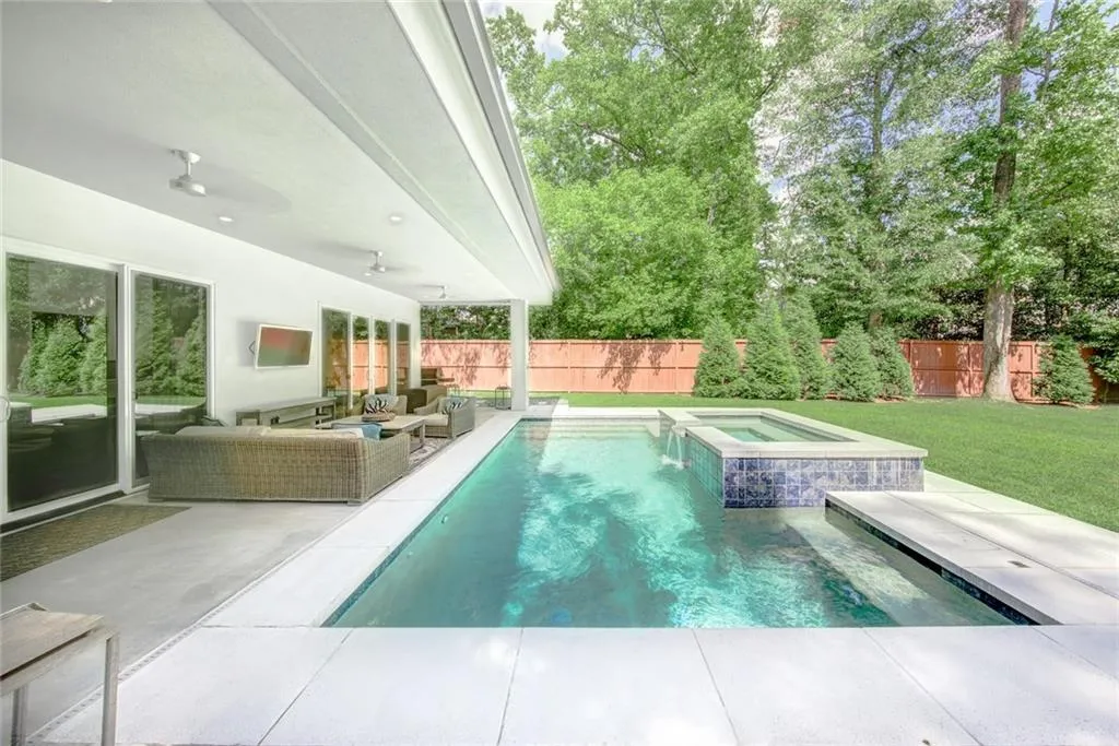 575 Windsor Parkway, Atlanta, Georgia 30342, 4 Bedrooms Bedrooms, ,4 BathroomsBathrooms,Residential,Sold,575 Windsor Parkway,6745104