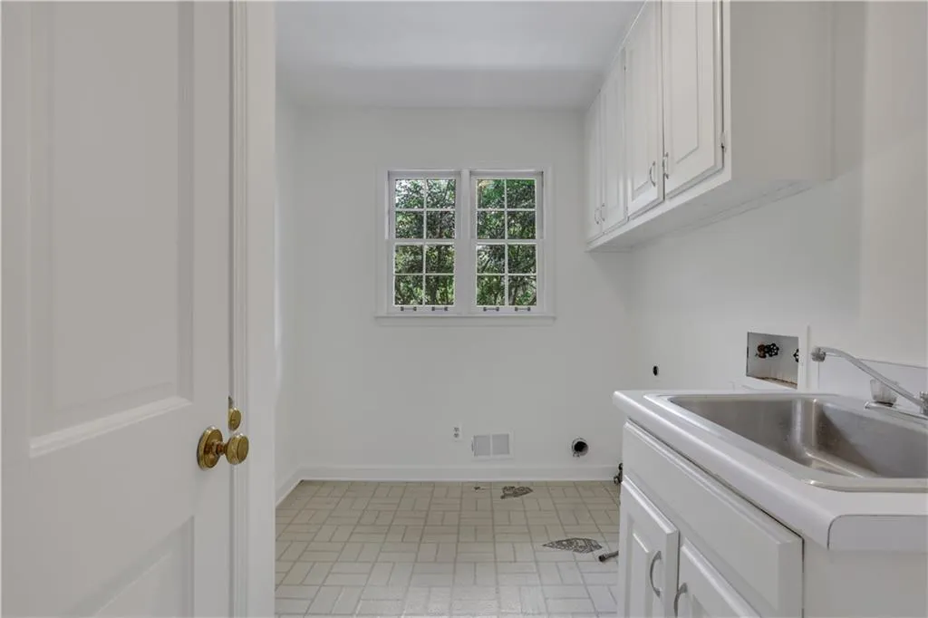 7590 Hunters Woods Drive, Sandy Springs, Georgia 30350, 4 Bedrooms Bedrooms, ,3 BathroomsBathrooms,Residential,Sold,7590 Hunters Woods Drive,7451860 7590 Hunters Woods Drive, Sandy Springs, Georgia 30350, 4 Bedrooms Bedrooms, ,3 BathroomsBathrooms,Residential,Sold,7590 Hunters Woods Drive,7451860