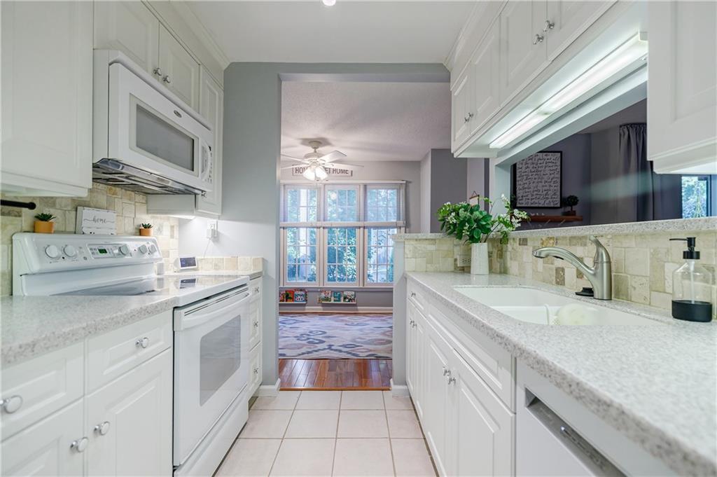 913 Garden Court, Sandy Springs, Georgia 30328, 2 Bedrooms Bedrooms, ,2 BathroomsBathrooms,Residential,Sold,913 Garden Court,7284862