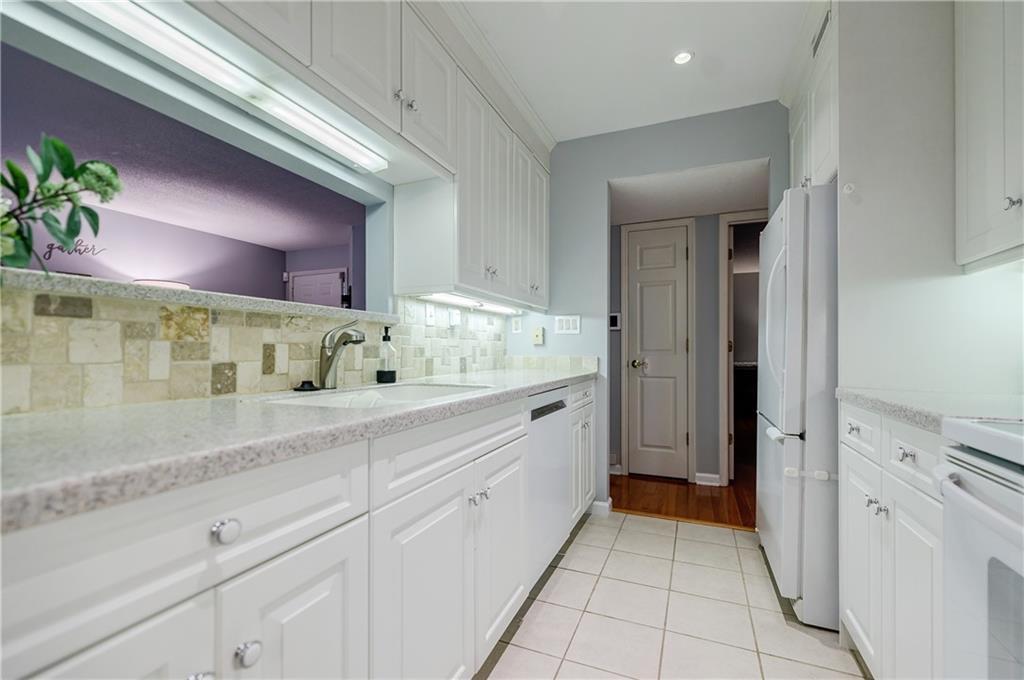 913 Garden Court, Sandy Springs, Georgia 30328, 2 Bedrooms Bedrooms, ,2 BathroomsBathrooms,Residential,Sold,913 Garden Court,7284862