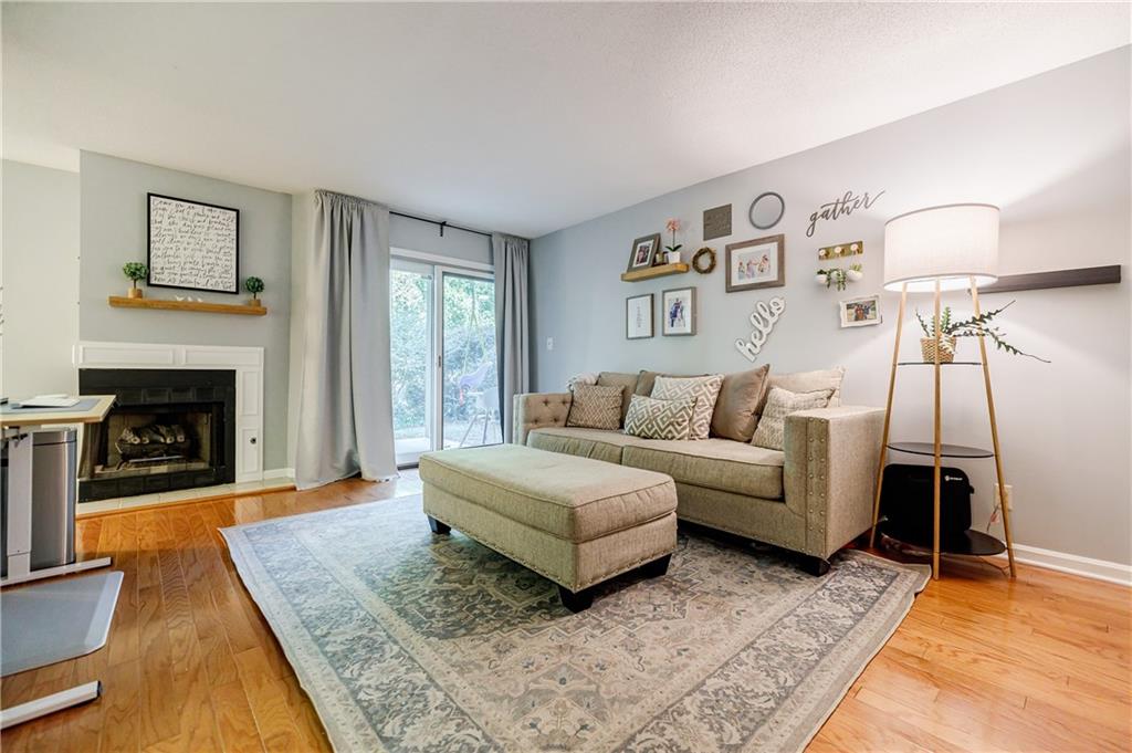 913 Garden Court, Sandy Springs, Georgia 30328, 2 Bedrooms Bedrooms, ,2 BathroomsBathrooms,Residential,Sold,913 Garden Court,7284862