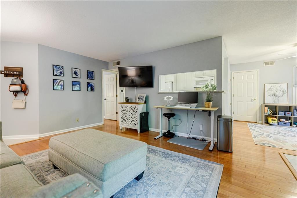 913 Garden Court, Sandy Springs, Georgia 30328, 2 Bedrooms Bedrooms, ,2 BathroomsBathrooms,Residential,Sold,913 Garden Court,7284862