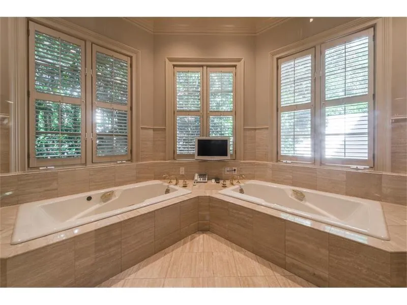 125 Wilderbluff Court, Sandy Springs, Georgia 30328, 6 Bedrooms Bedrooms, ,6 BathroomsBathrooms,Residential,Sold,125 Wilderbluff Court,5928654