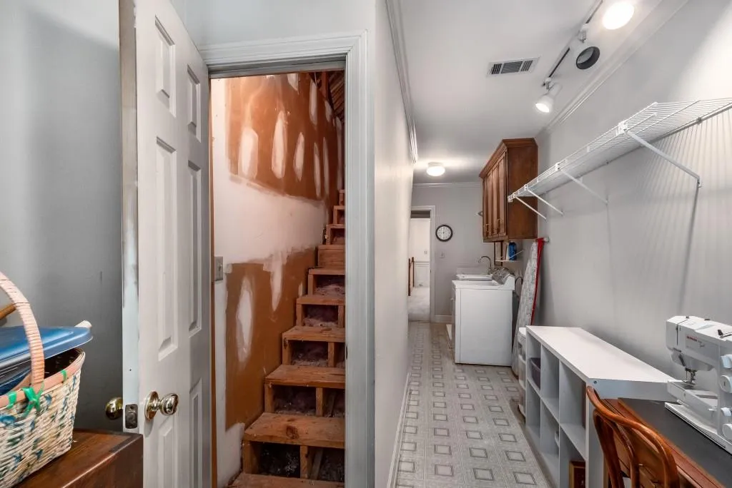 815 Marseilles Drive, Sandy Springs, Georgia 30327, 5 Bedrooms Bedrooms, ,4 BathroomsBathrooms,Residential,Sold,815 Marseilles Drive,7239825