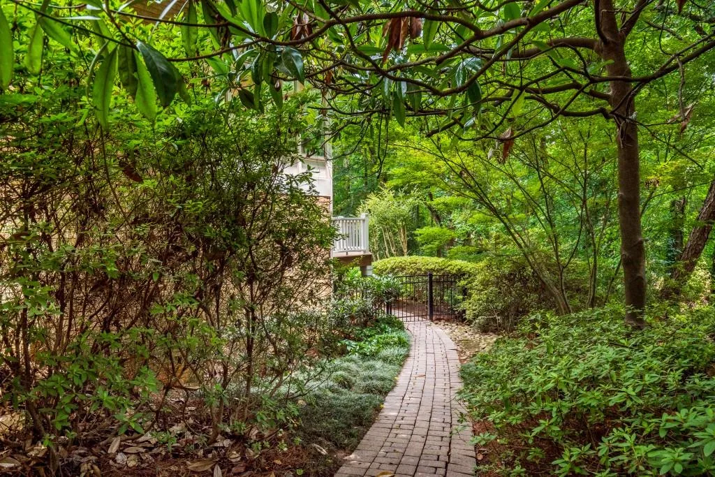 815 Marseilles Drive, Sandy Springs, Georgia 30327, 5 Bedrooms Bedrooms, ,4 BathroomsBathrooms,Residential,Sold,815 Marseilles Drive,7239825