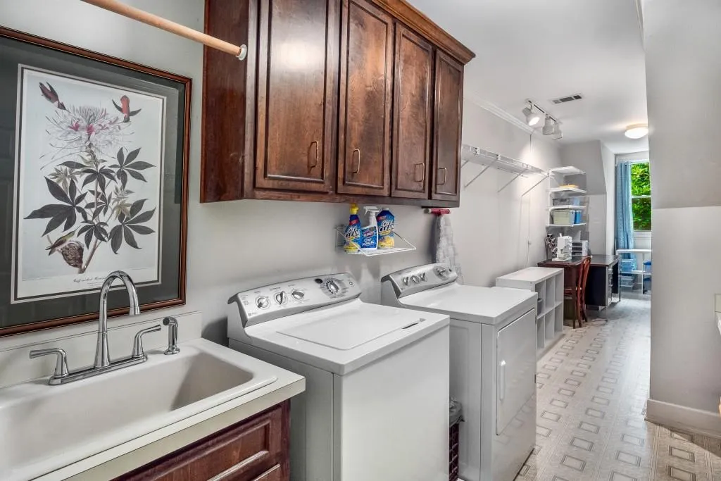 815 Marseilles Drive, Sandy Springs, Georgia 30327, 5 Bedrooms Bedrooms, ,4 BathroomsBathrooms,Residential,Sold,815 Marseilles Drive,7239825