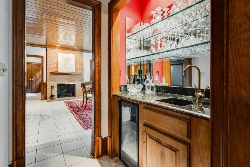 815 Marseilles Drive, Sandy Springs, Georgia 30327, 5 Bedrooms Bedrooms, ,4 BathroomsBathrooms,Residential,Sold,815 Marseilles Drive,7239825