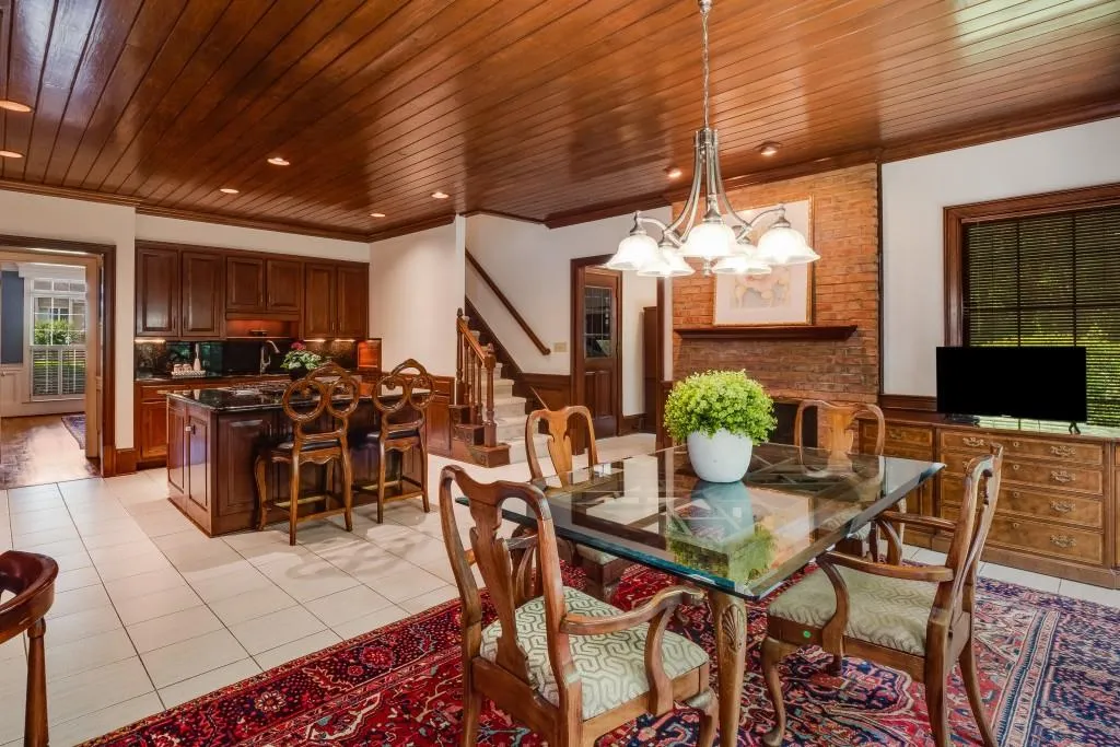 815 Marseilles Drive, Sandy Springs, Georgia 30327, 5 Bedrooms Bedrooms, ,4 BathroomsBathrooms,Residential,Sold,815 Marseilles Drive,7239825