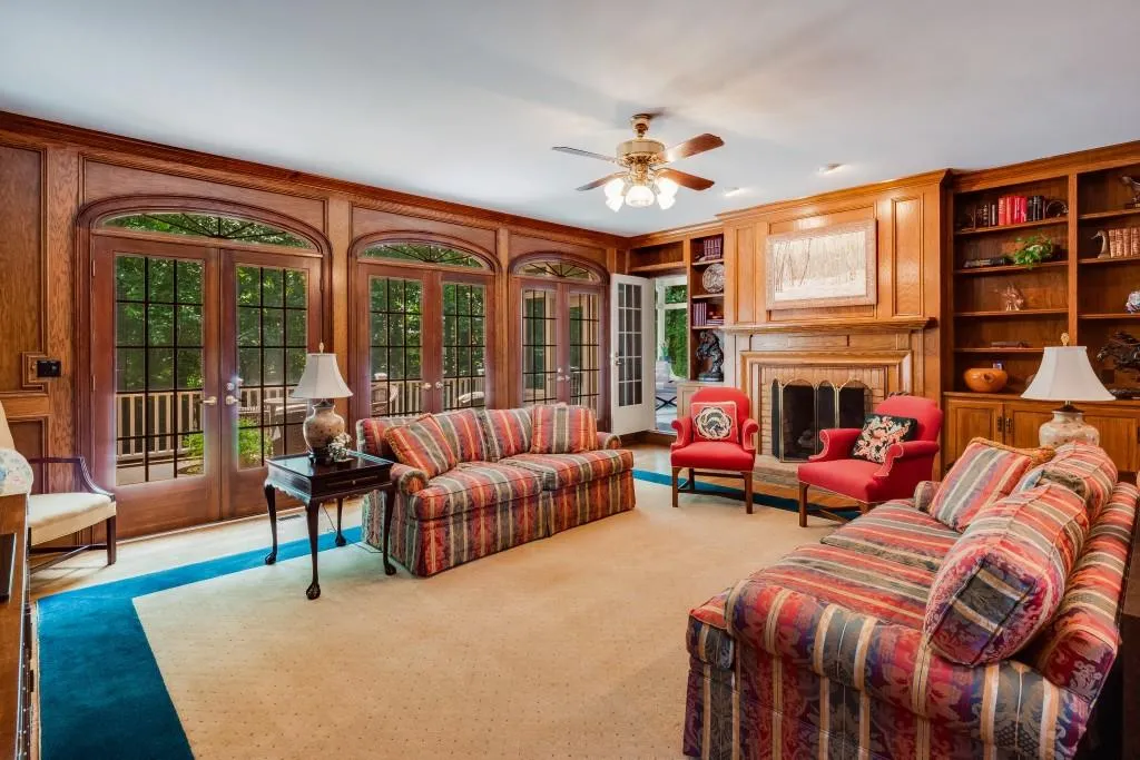 815 Marseilles Drive, Sandy Springs, Georgia 30327, 5 Bedrooms Bedrooms, ,4 BathroomsBathrooms,Residential,Sold,815 Marseilles Drive,7239825