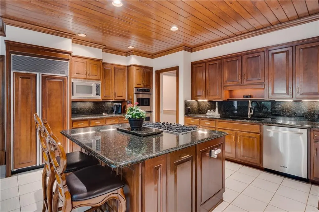 815 Marseilles Drive, Sandy Springs, Georgia 30327, 5 Bedrooms Bedrooms, ,4 BathroomsBathrooms,Residential,Sold,815 Marseilles Drive,7239825