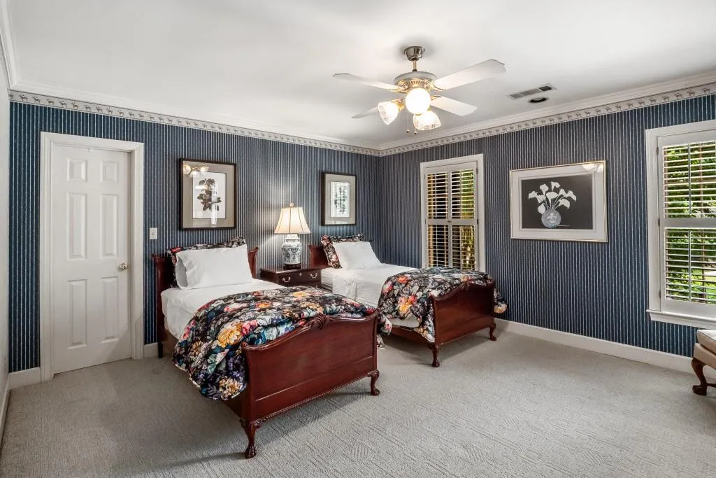 815 Marseilles Drive, Sandy Springs, Georgia 30327, 5 Bedrooms Bedrooms, ,4 BathroomsBathrooms,Residential,Sold,815 Marseilles Drive,7239825