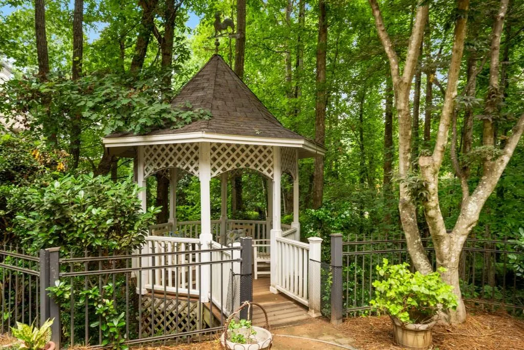 815 Marseilles Drive, Sandy Springs, Georgia 30327, 5 Bedrooms Bedrooms, ,4 BathroomsBathrooms,Residential,Sold,815 Marseilles Drive,7239825