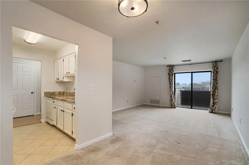 300 Johnson Ferry Road NE Unit A510, Sandy Springs, Georgia 30328, 1 Bedroom Bedrooms, ,1 BathroomBathrooms,Residential,Sold,300 Johnson Ferry Road NE Unit A510,7342018