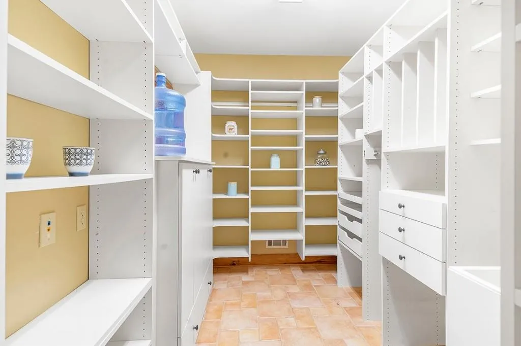 435 Stone Mill Trail, Sandy Springs, Georgia 30328, 4 Bedrooms Bedrooms, ,3 BathroomsBathrooms,Residential,Sold,435 Stone Mill Trail,7020406