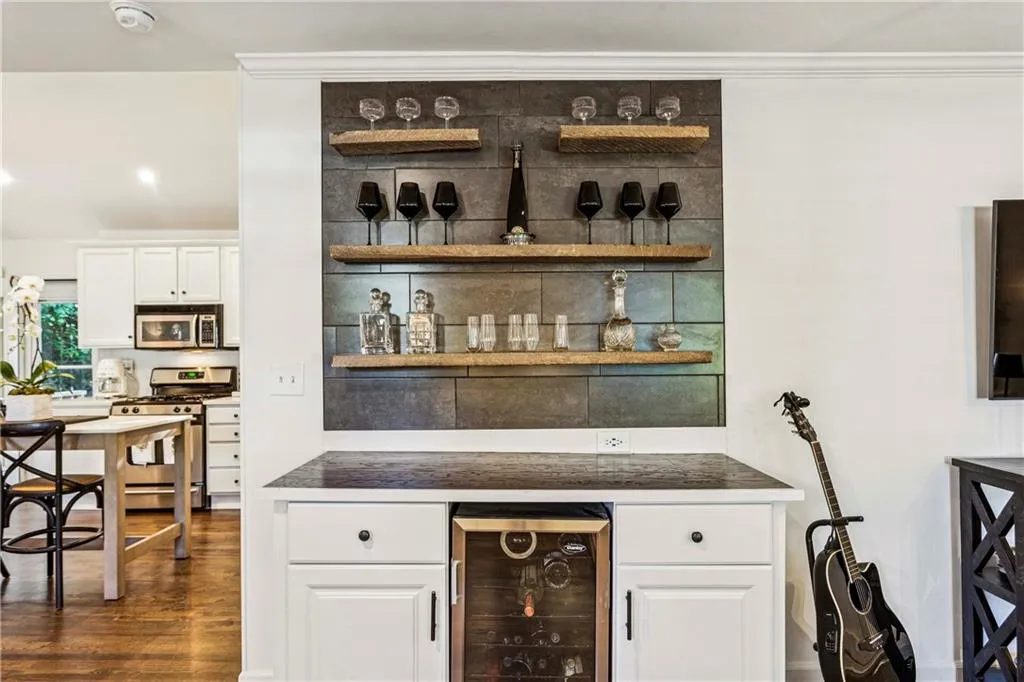 1905 Woodland Hills Avenue Nw, Atlanta, Georgia 30318, 2 Bedrooms Bedrooms, ,2 BathroomsBathrooms,Residential,For Sale,1905 Woodland Hills Avenue Nw,7669685