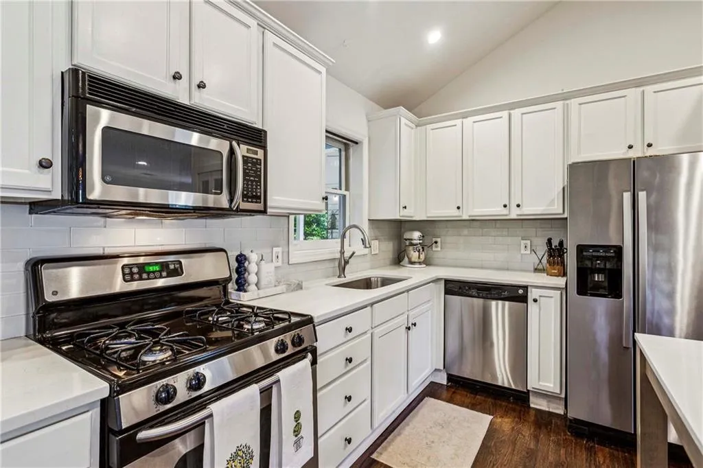 1905 Woodland Hills Avenue Nw, Atlanta, Georgia 30318, 2 Bedrooms Bedrooms, ,2 BathroomsBathrooms,Residential,For Sale,1905 Woodland Hills Avenue Nw,7669685