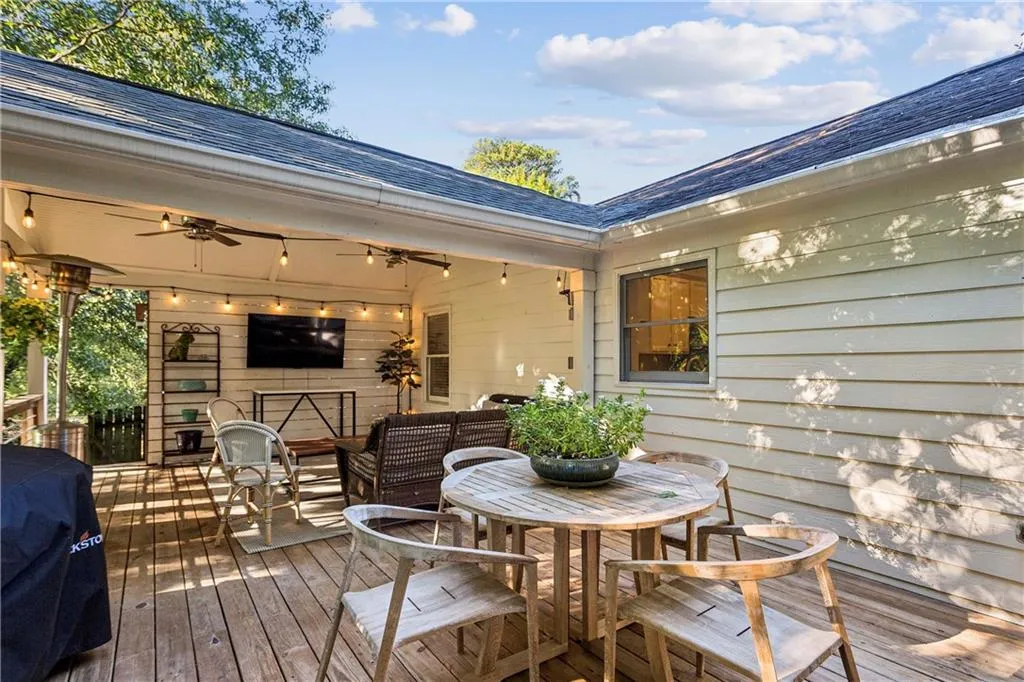 1905 Woodland Hills Avenue Nw, Atlanta, Georgia 30318, 2 Bedrooms Bedrooms, ,2 BathroomsBathrooms,Residential,For Sale,1905 Woodland Hills Avenue Nw,7669685