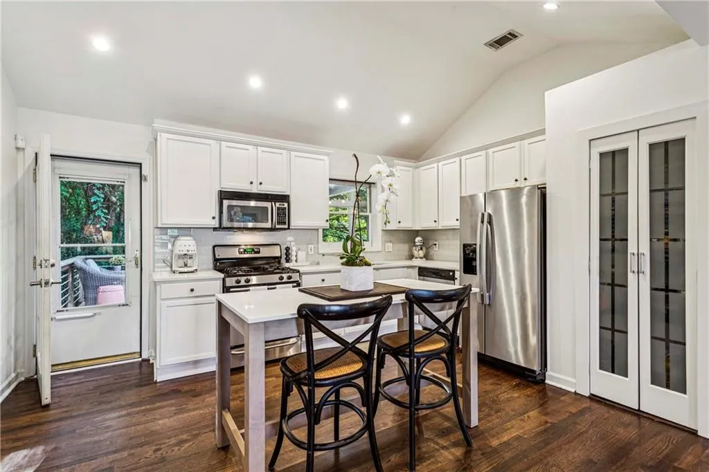 1905 Woodland Hills Avenue Nw, Atlanta, Georgia 30318, 2 Bedrooms Bedrooms, ,2 BathroomsBathrooms,Residential,For Sale,1905 Woodland Hills Avenue Nw,7669685