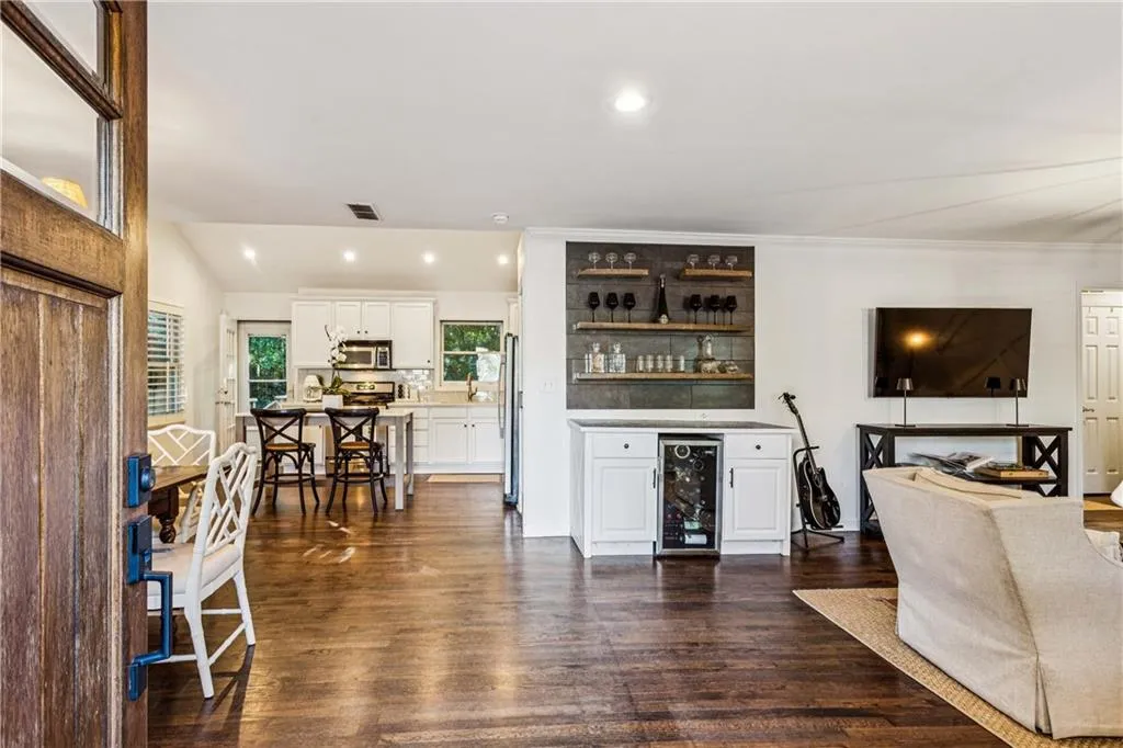 1905 Woodland Hills Avenue Nw, Atlanta, Georgia 30318, 2 Bedrooms Bedrooms, ,2 BathroomsBathrooms,Residential,For Sale,1905 Woodland Hills Avenue Nw,7669685
