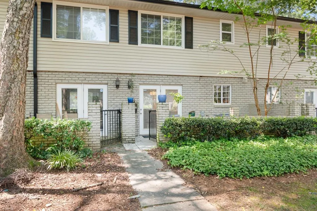 6940 Roswell Road Unit 12b, Sandy Springs, Georgia 30328, 2 Bedrooms Bedrooms, ,1 BathroomBathrooms,Residential,Sold,6940 Roswell Road Unit 12b,7252205