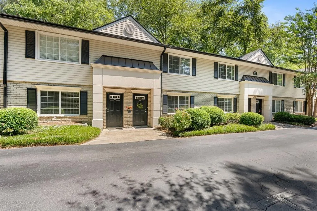 6940 Roswell Road Unit 12b, Sandy Springs, Georgia 30328, 2 Bedrooms Bedrooms, ,1 BathroomBathrooms,Residential,Sold,6940 Roswell Road Unit 12b,7252205