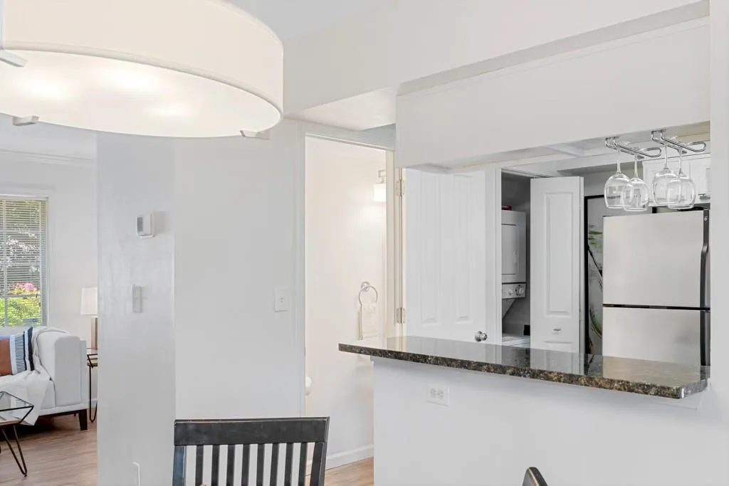 6940 Roswell Road Unit 12b, Sandy Springs, Georgia 30328, 2 Bedrooms Bedrooms, ,1 BathroomBathrooms,Residential,Sold,6940 Roswell Road Unit 12b,7252205