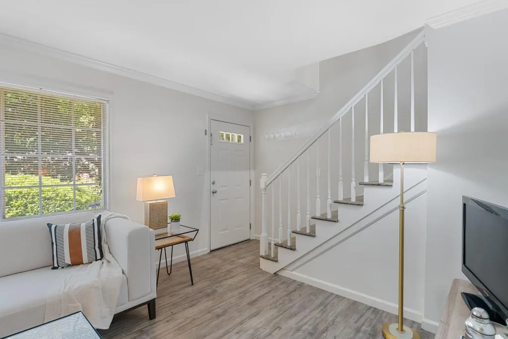 6940 Roswell Road Unit 12b, Sandy Springs, Georgia 30328, 2 Bedrooms Bedrooms, ,1 BathroomBathrooms,Residential,Sold,6940 Roswell Road Unit 12b,7252205