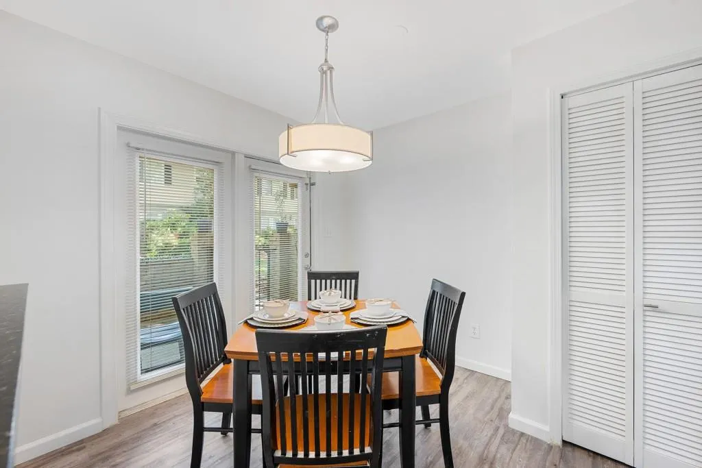 6940 Roswell Road Unit 12b, Sandy Springs, Georgia 30328, 2 Bedrooms Bedrooms, ,1 BathroomBathrooms,Residential,Sold,6940 Roswell Road Unit 12b,7252205