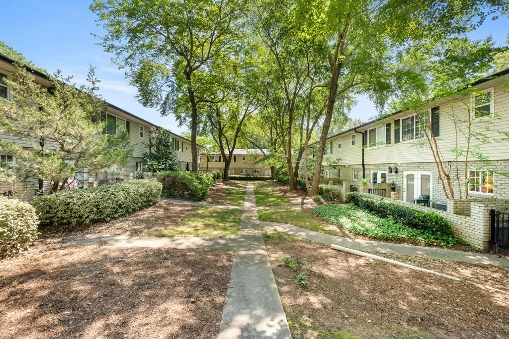 6940 Roswell Road Unit 12b, Sandy Springs, Georgia 30328, 2 Bedrooms Bedrooms, ,1 BathroomBathrooms,Residential,Sold,6940 Roswell Road Unit 12b,7252205
