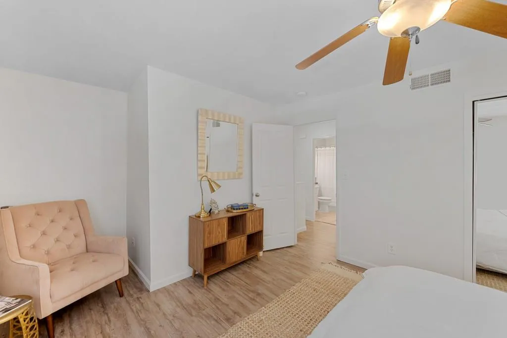 6940 Roswell Road Unit 12b, Sandy Springs, Georgia 30328, 2 Bedrooms Bedrooms, ,1 BathroomBathrooms,Residential,Sold,6940 Roswell Road Unit 12b,7252205