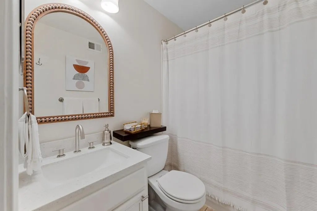 6940 Roswell Road Unit 12b, Sandy Springs, Georgia 30328, 2 Bedrooms Bedrooms, ,1 BathroomBathrooms,Residential,Sold,6940 Roswell Road Unit 12b,7252205