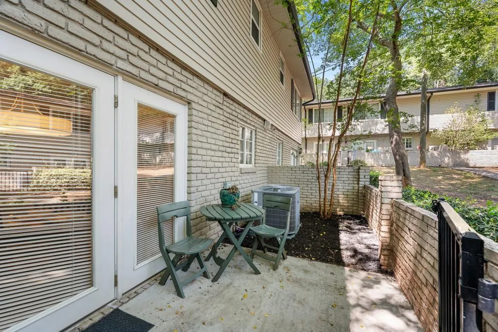 6940 Roswell Road Unit 12b, Sandy Springs, Georgia 30328, 2 Bedrooms Bedrooms, ,1 BathroomBathrooms,Residential,Sold,6940 Roswell Road Unit 12b,7252205