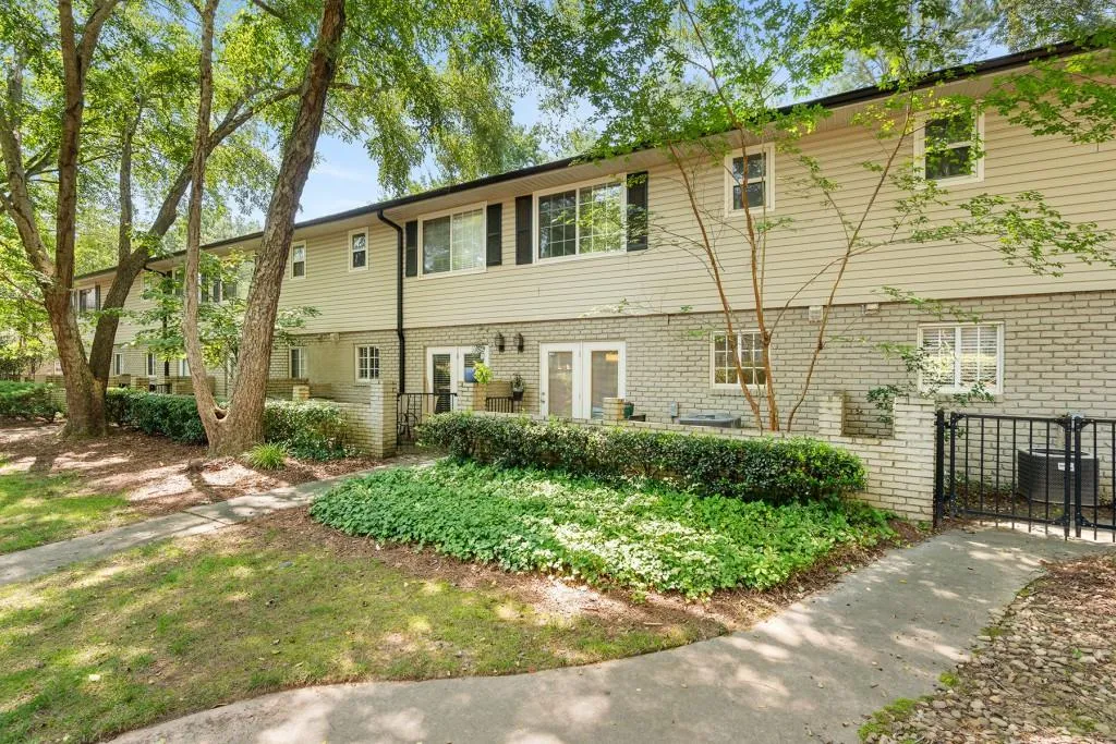 6940 Roswell Road Unit 12b, Sandy Springs, Georgia 30328, 2 Bedrooms Bedrooms, ,1 BathroomBathrooms,Residential,Sold,6940 Roswell Road Unit 12b,7252205
