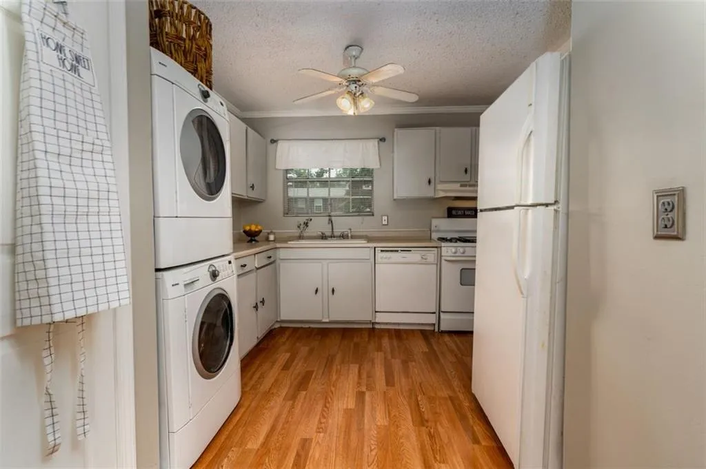 5626 Kingsport Drive Unit 5626, Sandy Springs, Georgia 30342, 2 Bedrooms Bedrooms, ,1 BathroomBathrooms,Residential,Sold,5626 Kingsport Drive Unit 5626,6905130