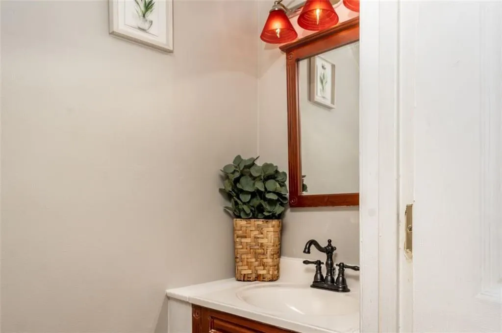 5626 Kingsport Drive Unit 5626, Sandy Springs, Georgia 30342, 2 Bedrooms Bedrooms, ,1 BathroomBathrooms,Residential,Sold,5626 Kingsport Drive Unit 5626,6905130