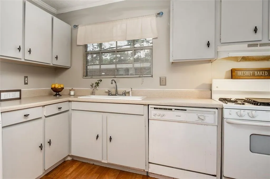5626 Kingsport Drive Unit 5626, Sandy Springs, Georgia 30342, 2 Bedrooms Bedrooms, ,1 BathroomBathrooms,Residential,Sold,5626 Kingsport Drive Unit 5626,6905130