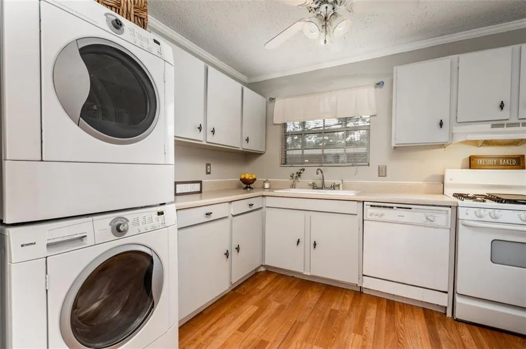 5626 Kingsport Drive Unit 5626, Sandy Springs, Georgia 30342, 2 Bedrooms Bedrooms, ,1 BathroomBathrooms,Residential,Sold,5626 Kingsport Drive Unit 5626,6905130