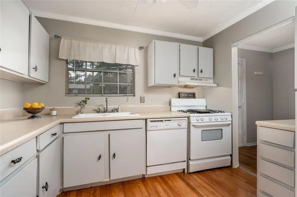 5626 Kingsport Drive Unit 5626, Sandy Springs, Georgia 30342, 2 Bedrooms Bedrooms, ,1 BathroomBathrooms,Residential,Sold,5626 Kingsport Drive Unit 5626,6905130