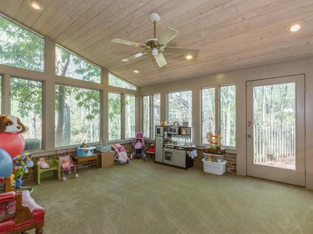 430 Huntcliff Green, Sandy Springs, Georgia 30350, 4 Bedrooms Bedrooms, ,4 BathroomsBathrooms,Residential,Sold,430 Huntcliff Green,5929455