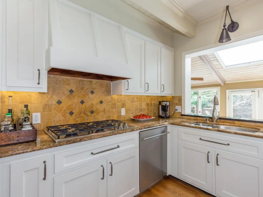 430 Huntcliff Green, Sandy Springs, Georgia 30350, 4 Bedrooms Bedrooms, ,4 BathroomsBathrooms,Residential,Sold,430 Huntcliff Green,5929455