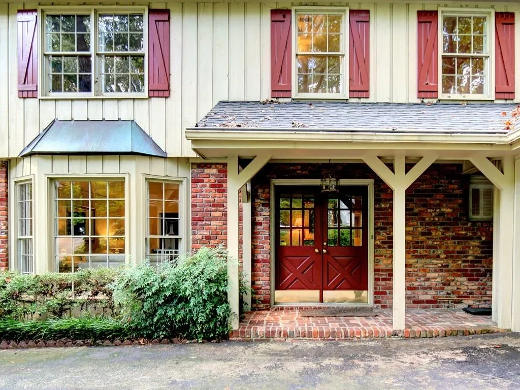 320 Westerhall Court, Sandy Springs, Georgia 30328, 5 Bedrooms Bedrooms, ,2 BathroomsBathrooms,Residential,Sold,320 Westerhall Court,5750141
