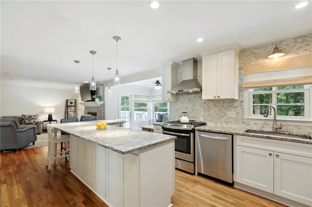 420 Colewood Way, Atlanta, Georgia 30328, 4 Bedrooms Bedrooms, ,3 BathroomsBathrooms,Residential,Sold,420 Colewood Way,7081634